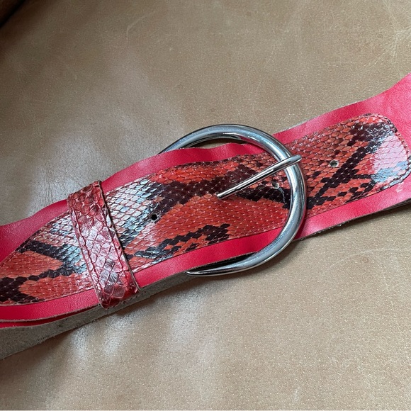 Rare red leather snakeskin vintage wide large statement buckle belt textured - Picture 3 of 8